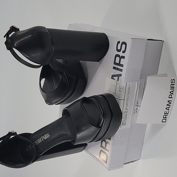 Black Platform Heels New In Box - Picture 10 of 16